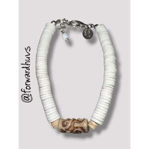 Seashell Disc Bead Bracelet with Carved Center Bead